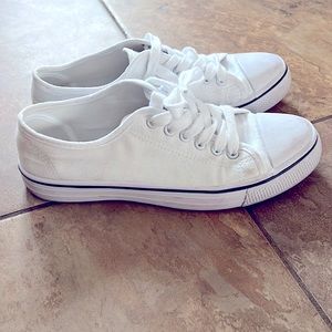 Women’s white shoes